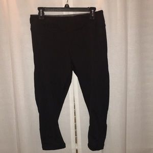 Black cropped leggings with cross design on back